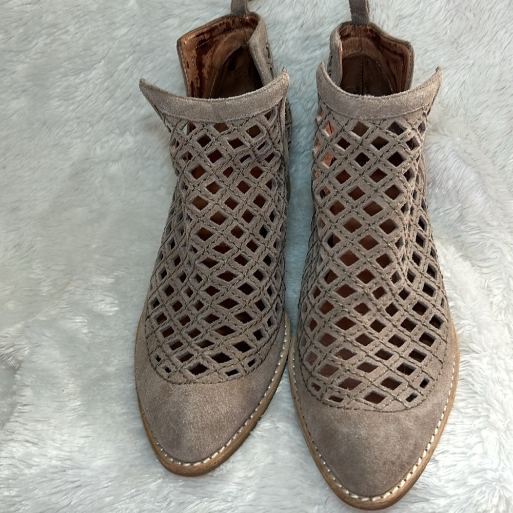 Jeffrey Campbell Taggart Open Weave Booties Size 9 - Picture 5 of 10